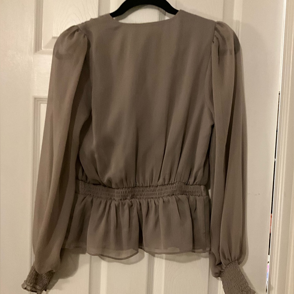 Express V-neck Smocked Cuff Peplum Top NWT Size Small - Picture 6 of 7